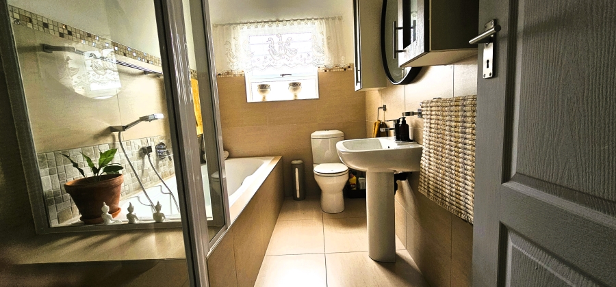 4 Bedroom Property for Sale in Country Club Western Cape